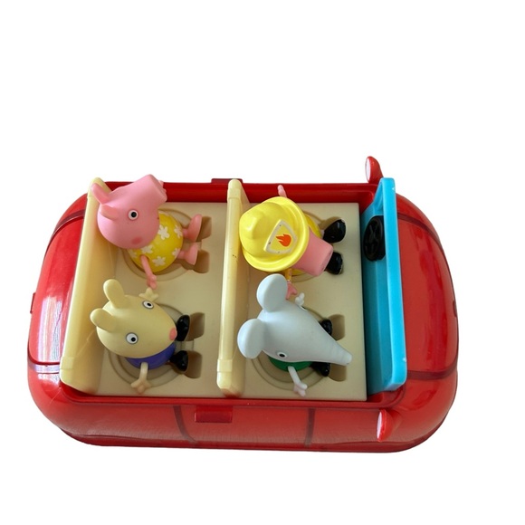 Peppa Pig Push & Go Red Car  Playset with 4 Figurines - Picture 1 of 8